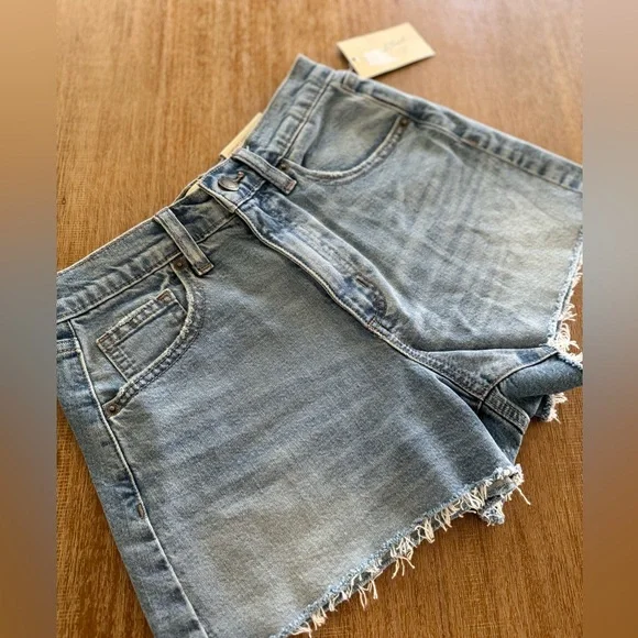 Women's High-Rise 90's Cutoff Jean Shorts - Universal Thread - Picture 6 of 6